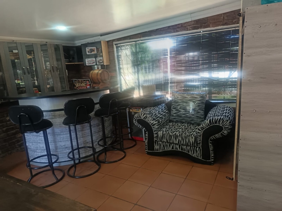 4 Bedroom Property for Sale in Herlear Northern Cape